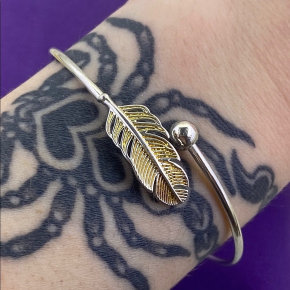 💛 Elegant 999 Silver Plated  Feather Bangle - Picture 4 of 4